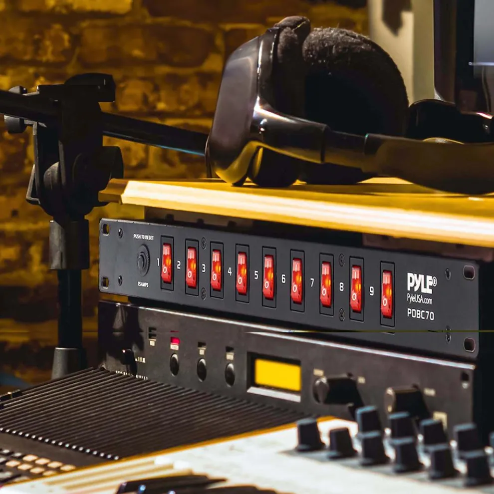 Rack Mount Power Supply with Circuit Breaker Protection