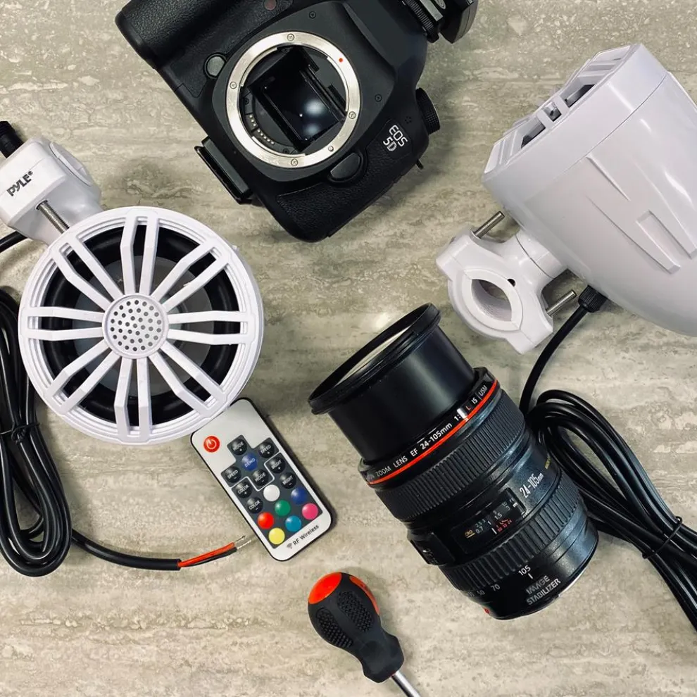 Waterproof Bluetooth Off-Road Speakers 40W Marine Woofer RGB Lights White